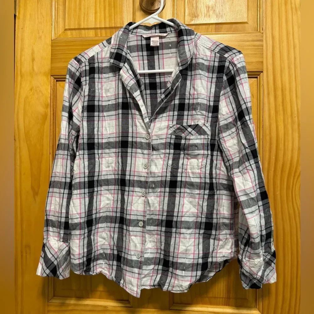 Victoria’s Secret size XS sparkle threading lounge button down shirt